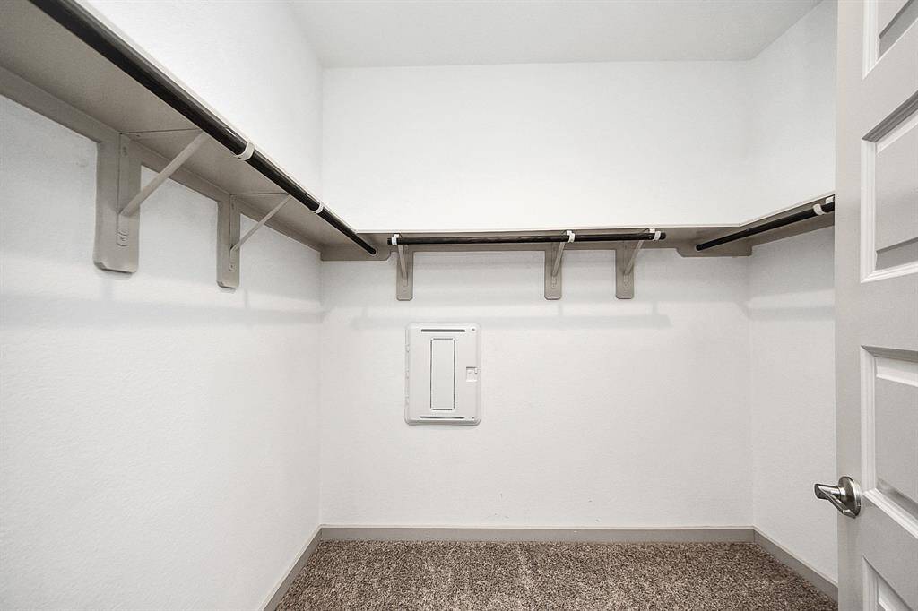 Ultimate haven for fashionistas! Tis spacious walk-in closet offers ample storage, perfect organization making it ideal retreat to prep and pamper yourself!
