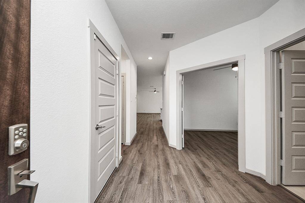 Step inside this stunning, 4 bedroom property and experience the perfect blend of style and comfort!