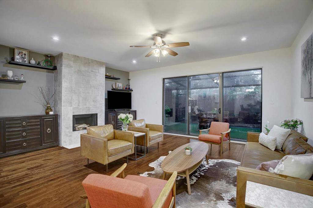 Rooftop deck on third floor perfect for entertaining