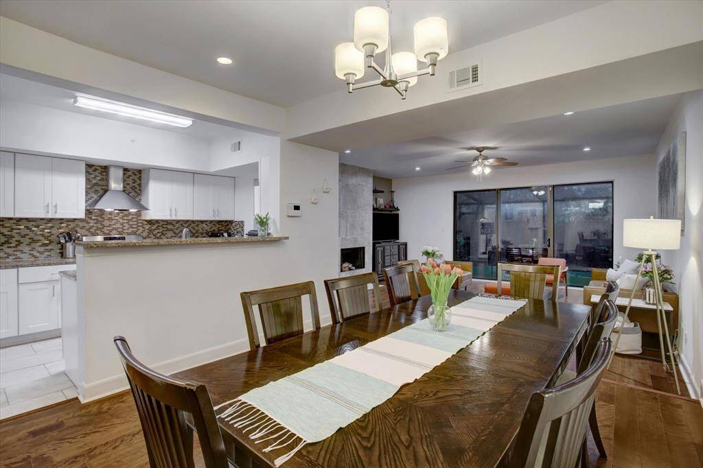 Dining area off of kitchen/living
