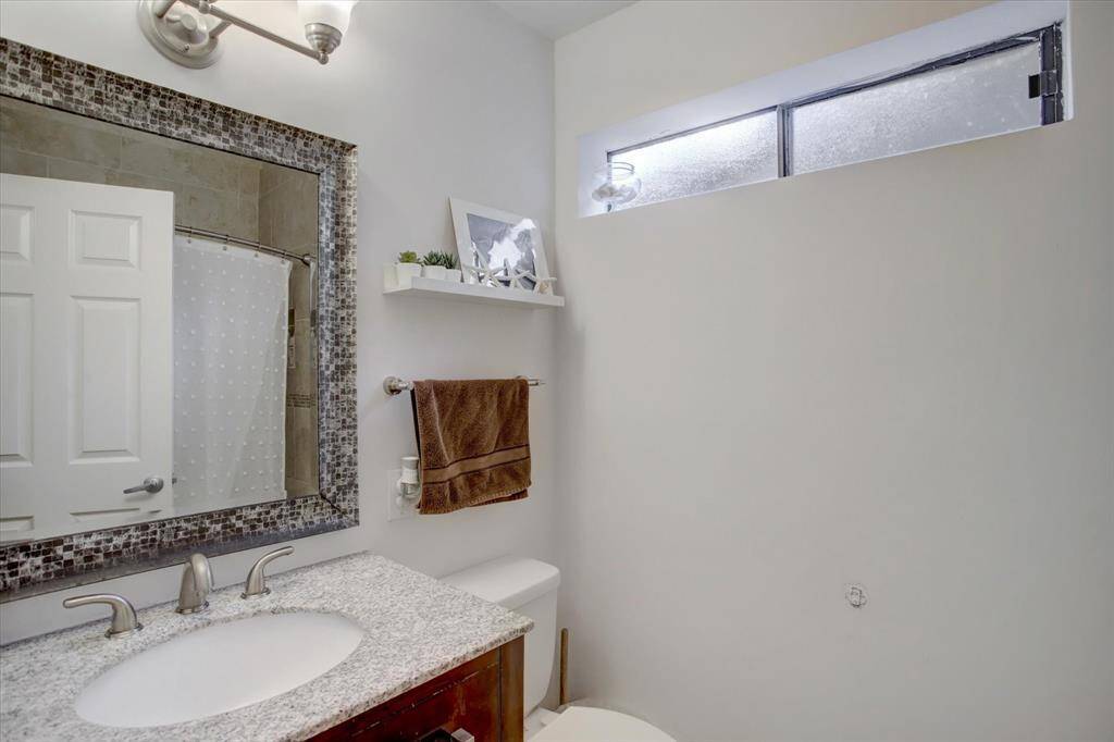 Second full bath on 2nd floor