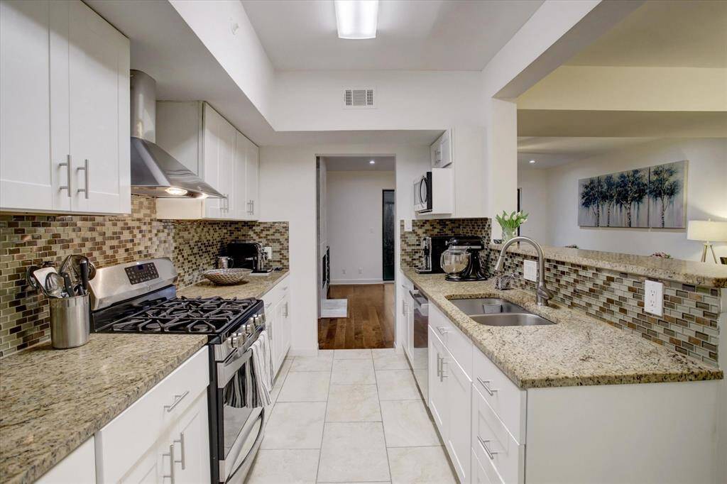 Gourmet kitchen with all new stainless steel appliances and granite countertops