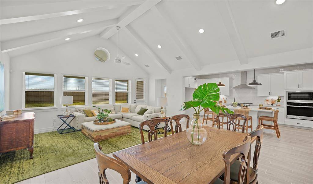 High vaulted ceilings in great room and dining area (*Photo not of actual home and used for illustration purposes only.)