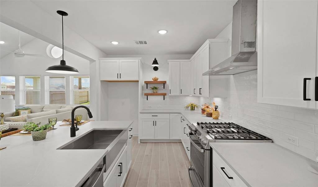 Gourmet kitchen with white cabinets and quartz countertops (*Photo not of actual home and used for illustration purposes only.)