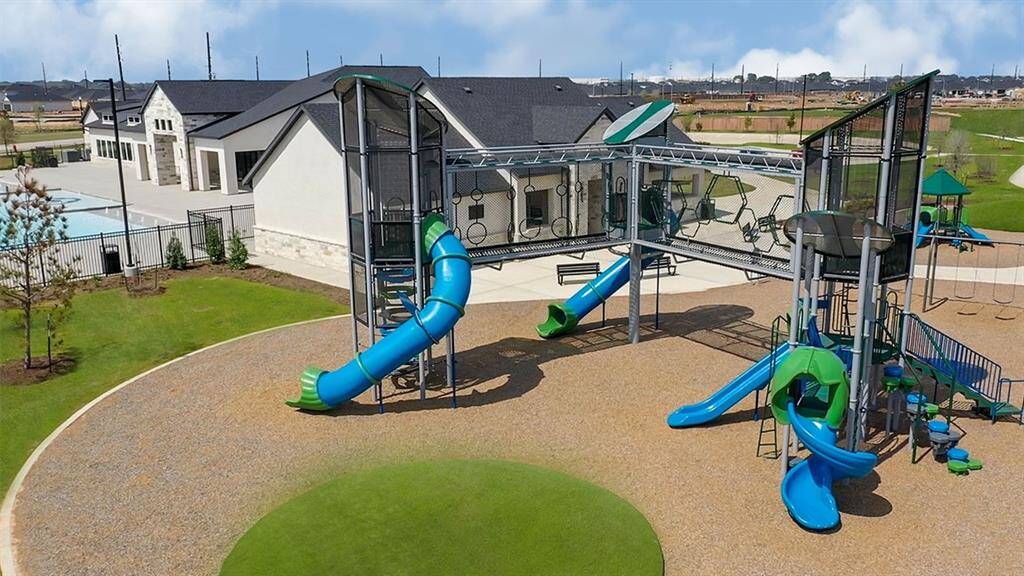 Experience the exceptional amenities at Tamarron, including a stylish clubhouse, versatile meeting room, state-of-the-art fitness center, refreshing splash pad, resort-style pool, scenic parks, and fun-filled playgrounds—perfect for every lifestyle.