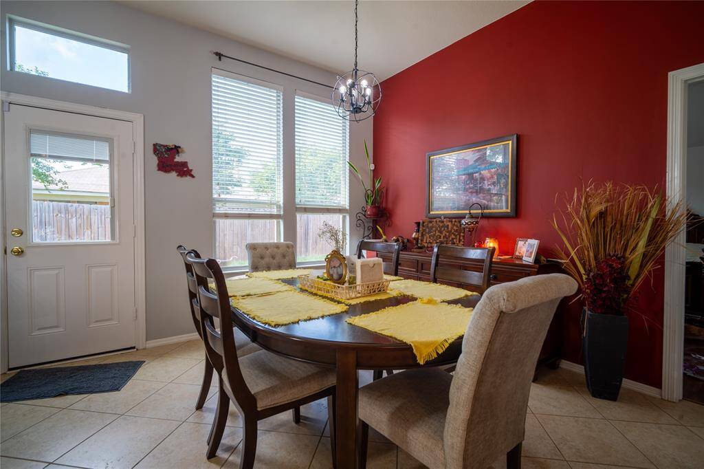Upgraded Kitchen with Granite Countertops