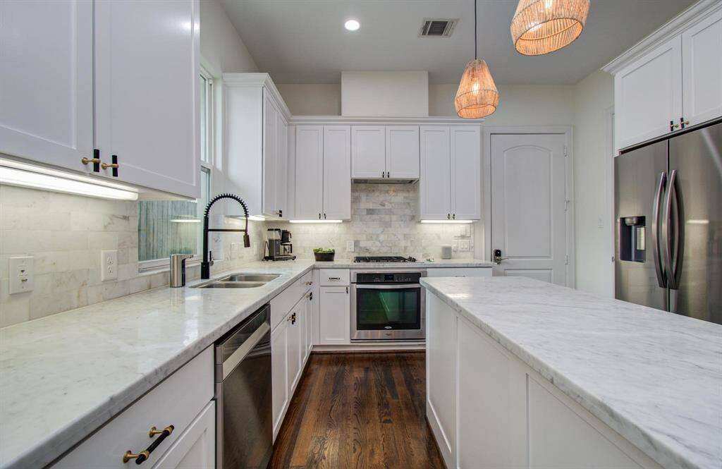 No need to haul groceries up a flight of stairs—this beauty has first-floor living! Just pull into the garage and walk straight into your kitchen. How nice is that?
