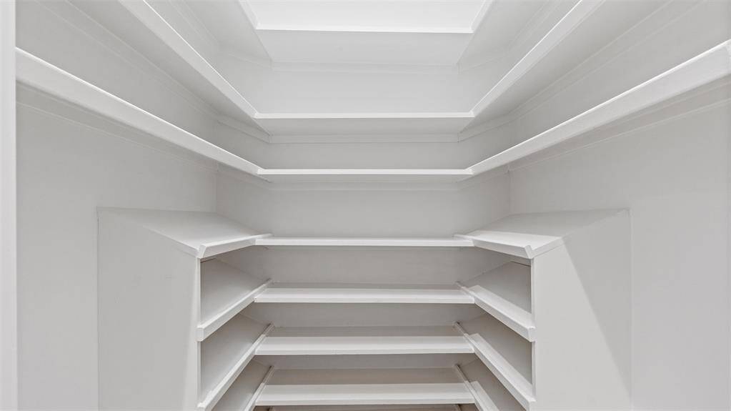 Walk -in pantry