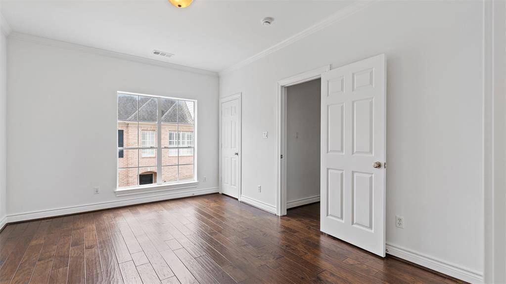 LARGE secondary rooms