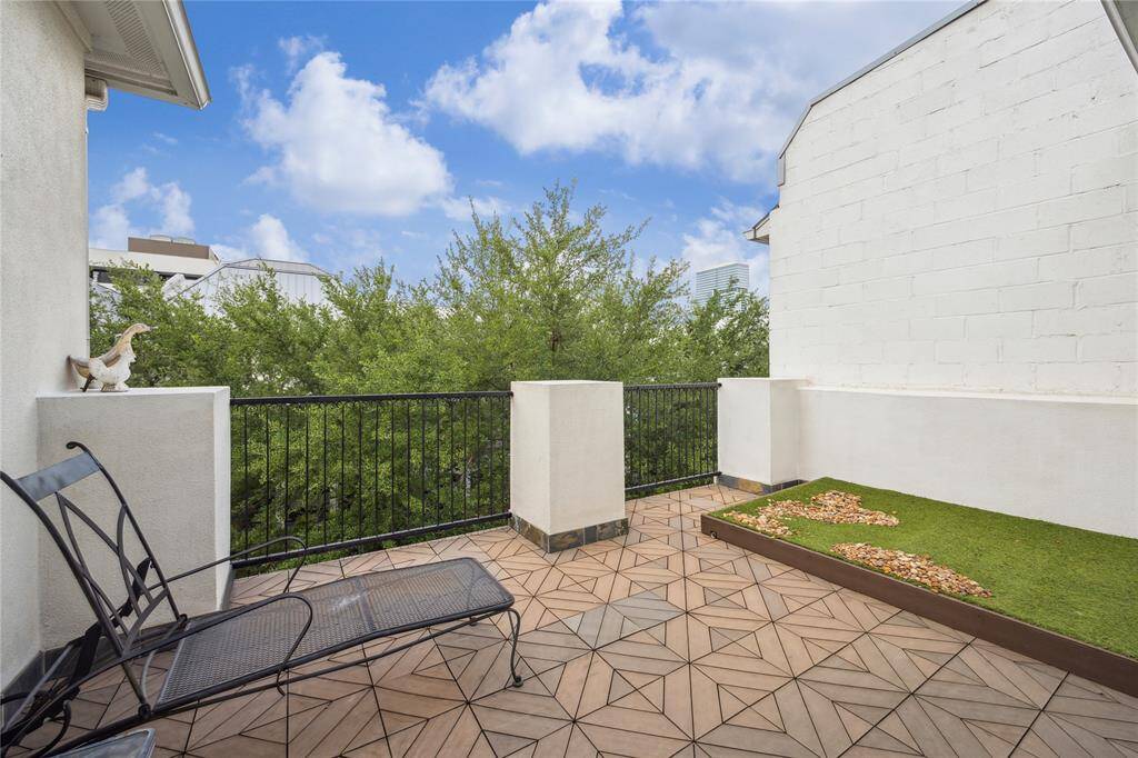The rooftop terrace is an ideal place to relax and unwind, offering plenty of space to enjoy the outdoors and take in the surrounding views.