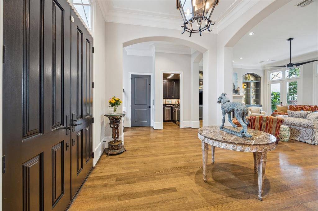 An alternate view of the entry reveals elegant arches that frame the transition into the spacious living room.