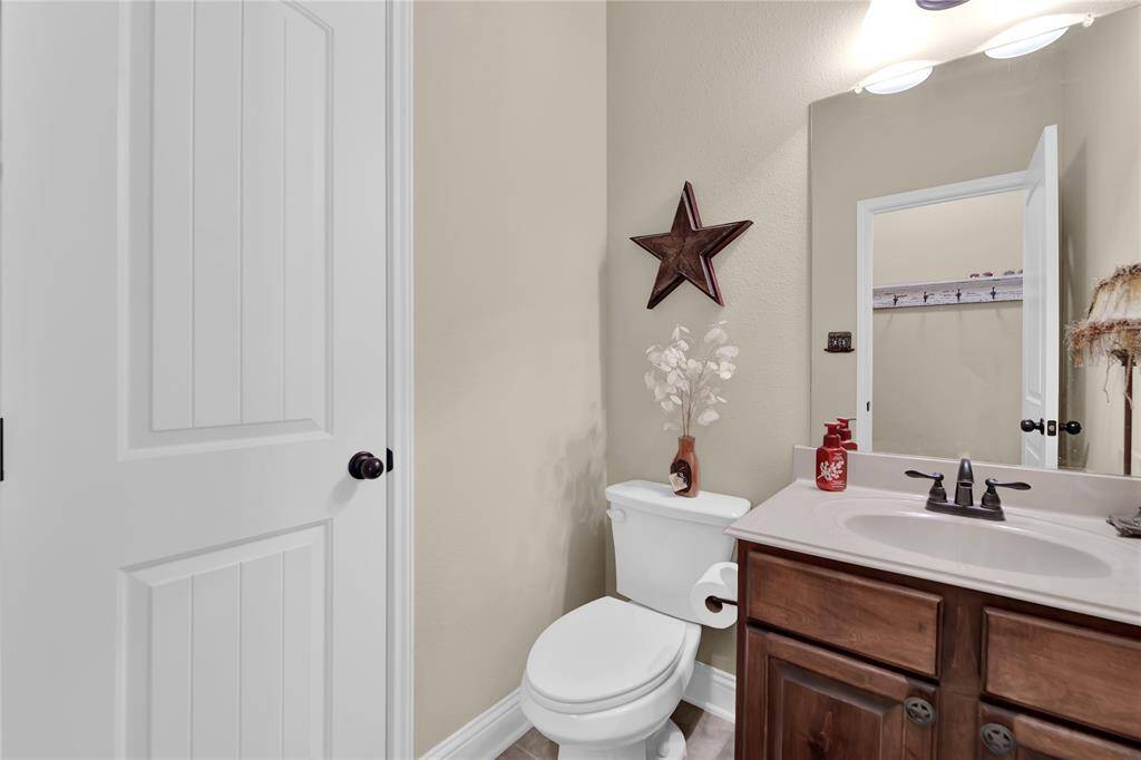 Half bath just off of the kitchen