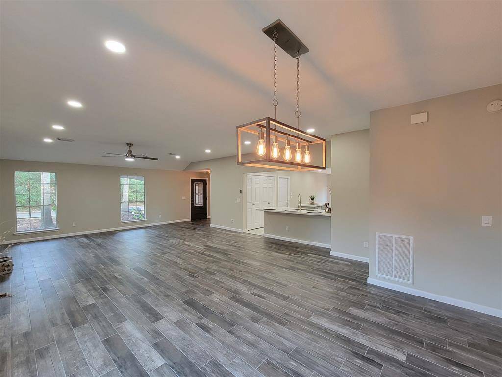Nice open floorplan with so much flexibility.