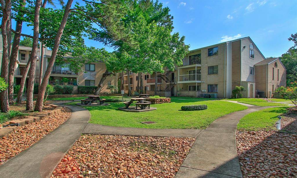 Another view of the courtyard; #138 is in the middle of the building to the right (second floor) and has a partial view of the courtyard.
