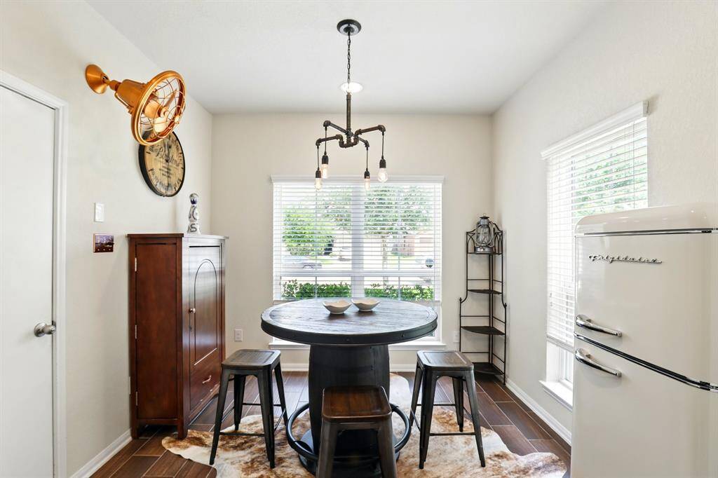 Dedicated breakfast area, bright and open