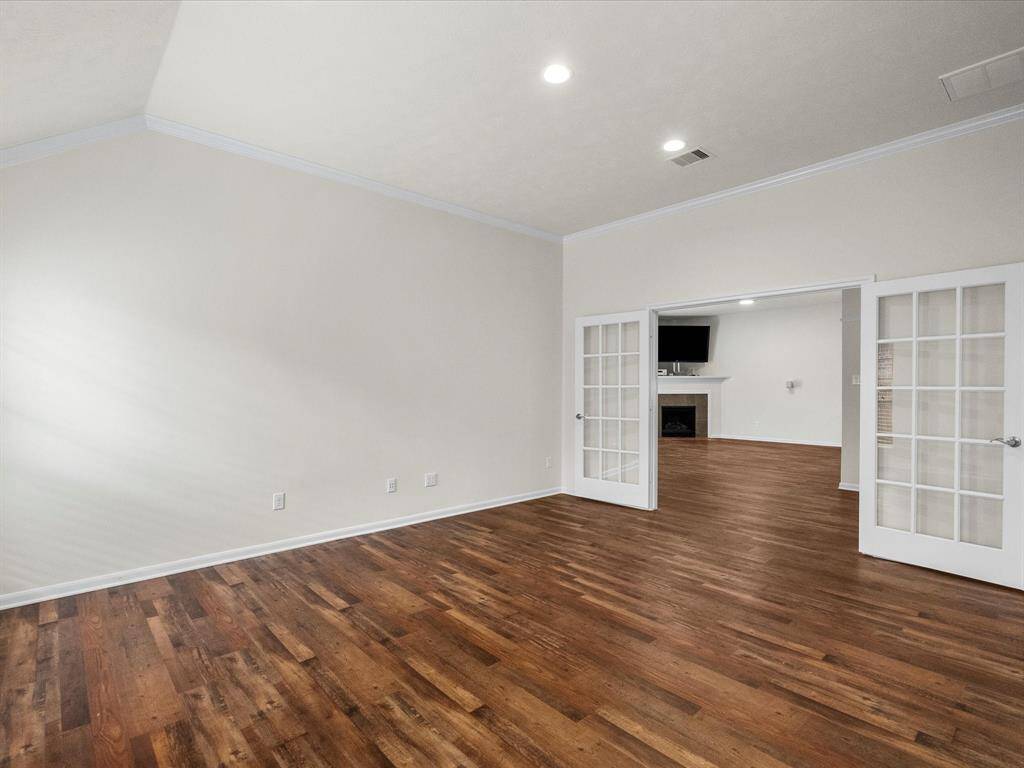 Spacious formal dining room off the main hallway could be the home office or a recreation room that everyone wants to enjoy.