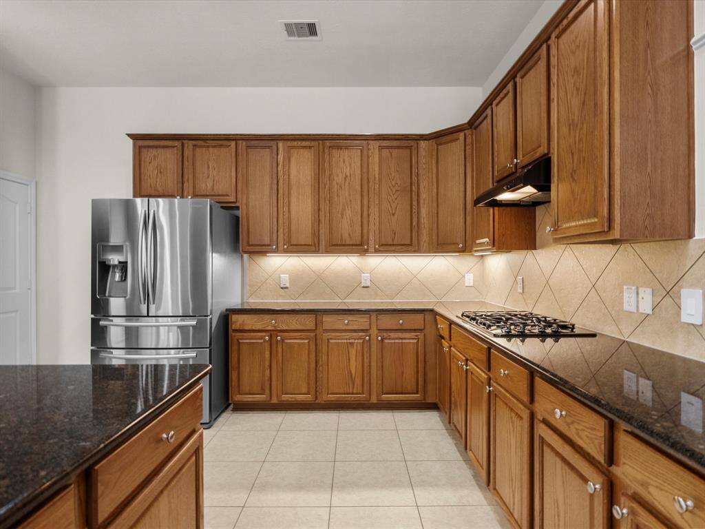 Roomy and full of storage, this kitchen is what many homeowners dream of!