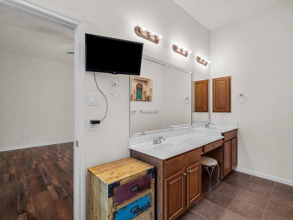 Dressing mirror, double sinks and vanity area ensure a comfortable place to prepare for your day!  Generous lighting and plenty of room!