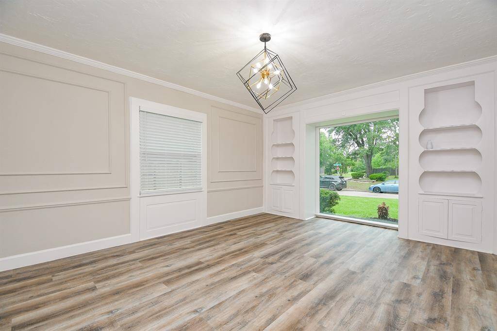 Pic #2 dining room elegant wall  accents.