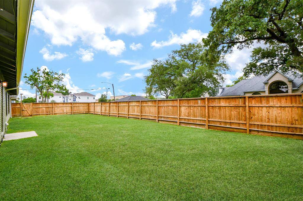 Pic #2 of fenced in sideyard for your outdoor activities.