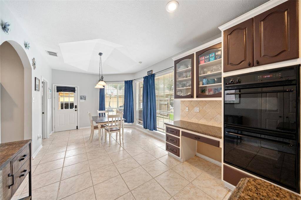 kitchen also has very large pantry