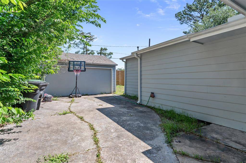 Detached 2 car garage