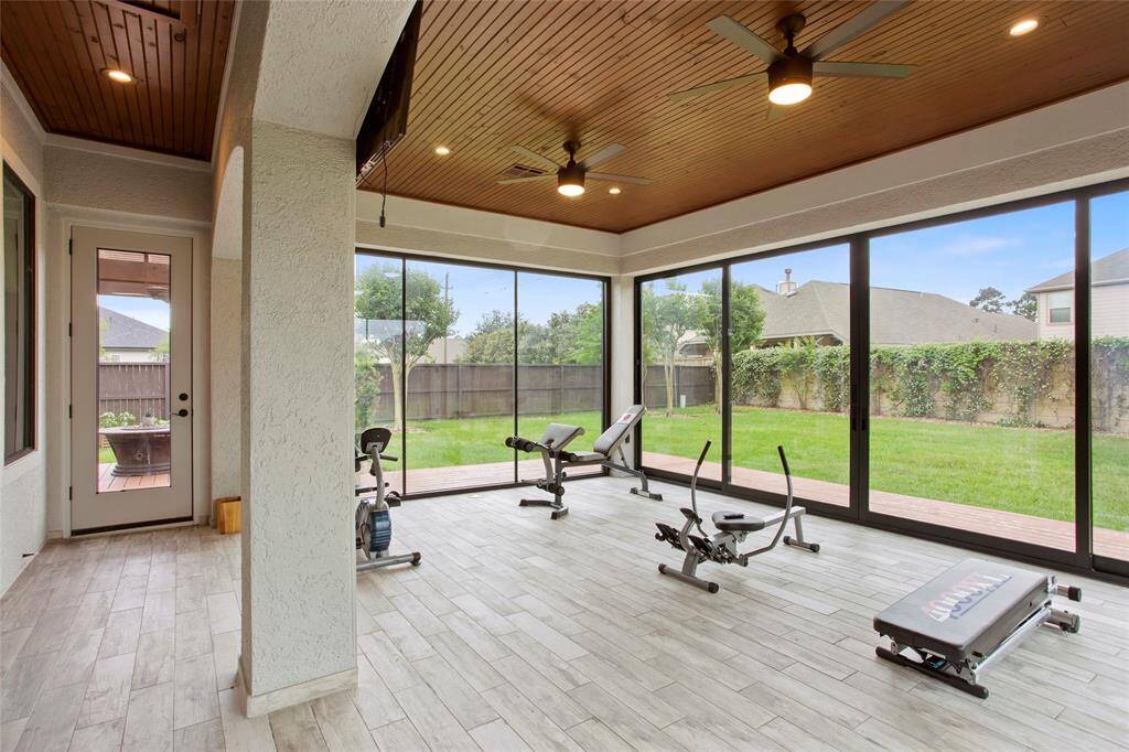 Gorgeous Glass room with dedicated HVAC system would make the perfect gameroom, work out room or home office.