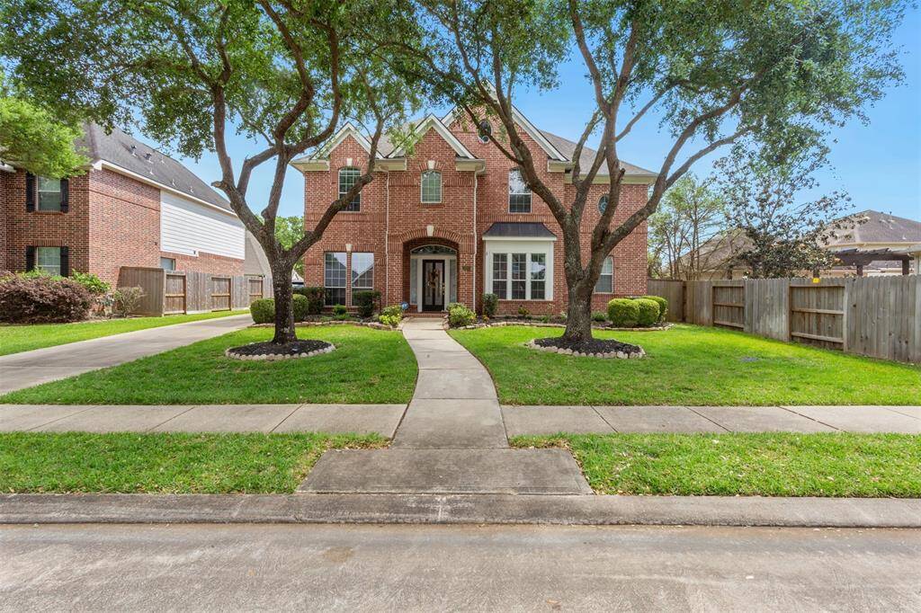 Discover your perfect home with stunning curb appeal!