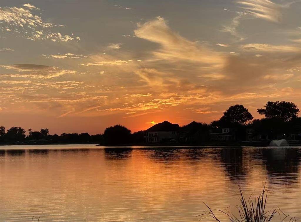 Stunning lakefront sunsets await you.