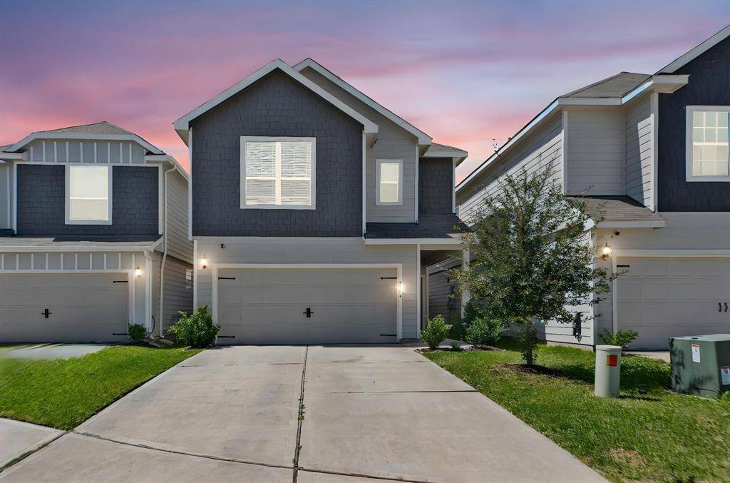 Welcome to 3915 Calasso Court, a charming home nestled in the heart of Old Town Katy, offering a perfect blend of small-town charm and modern convenience.
