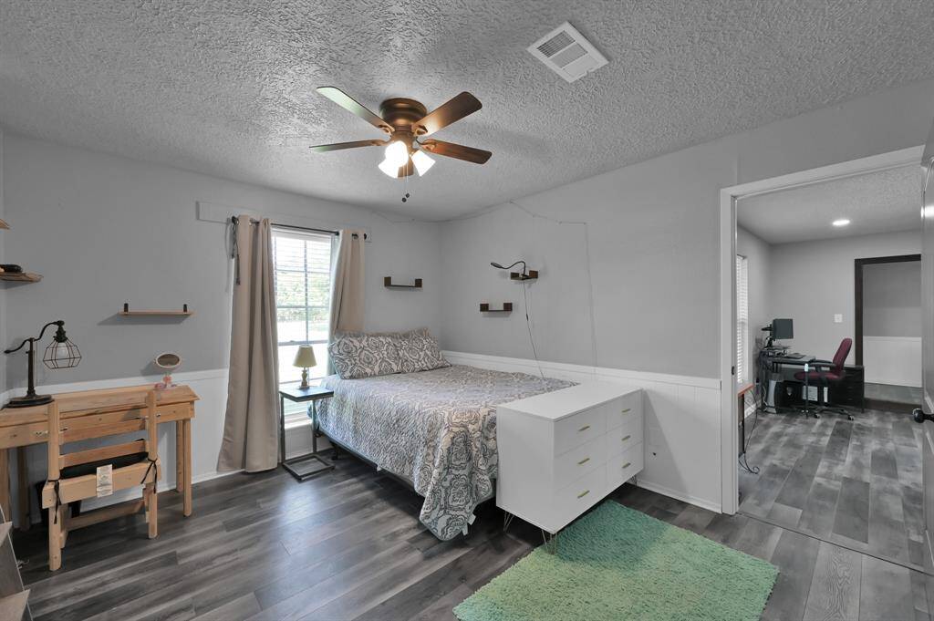 Flex space that could be an office or 4th bed