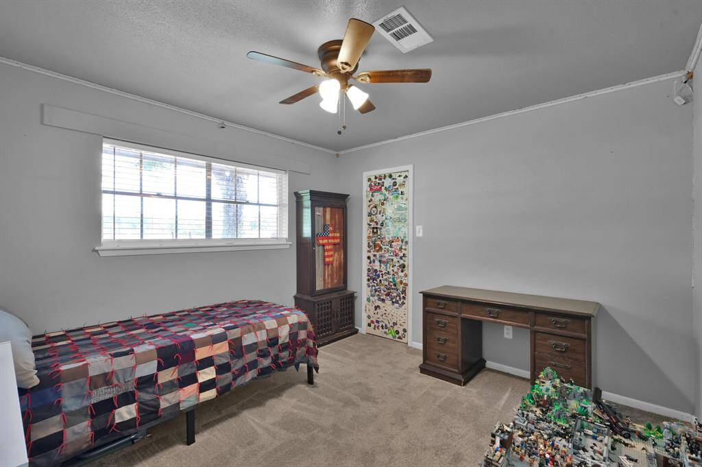 Secondary bedroom