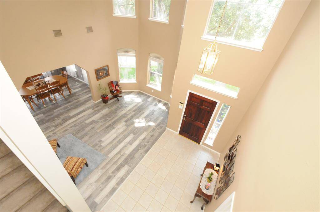 View from the gameroom to the entry way below