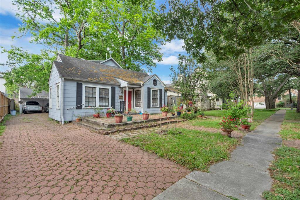 Charming 3-bedroom home featuring a spacious front yard full of potential—perfect for creating stunning curb appeal with your personal touch.