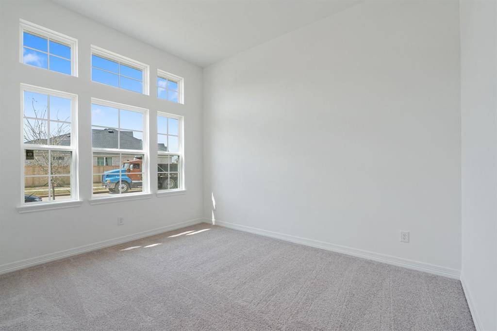 Note: Sample product photo. Actual exterior and interior selections may vary by homesite. Photo may be virtually staged