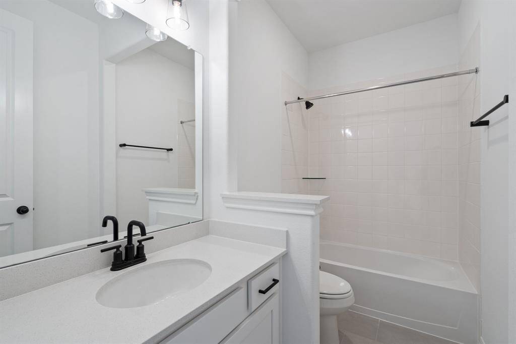 Note: Sample product photo. Actual exterior and interior selections may vary by homesite. Photo may be virtually staged