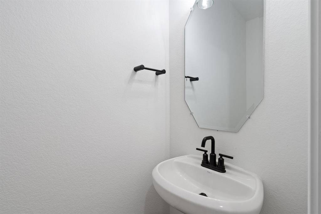 Note: Sample product photo. Actual exterior and interior selections may vary by homesite. Photo may be virtually staged