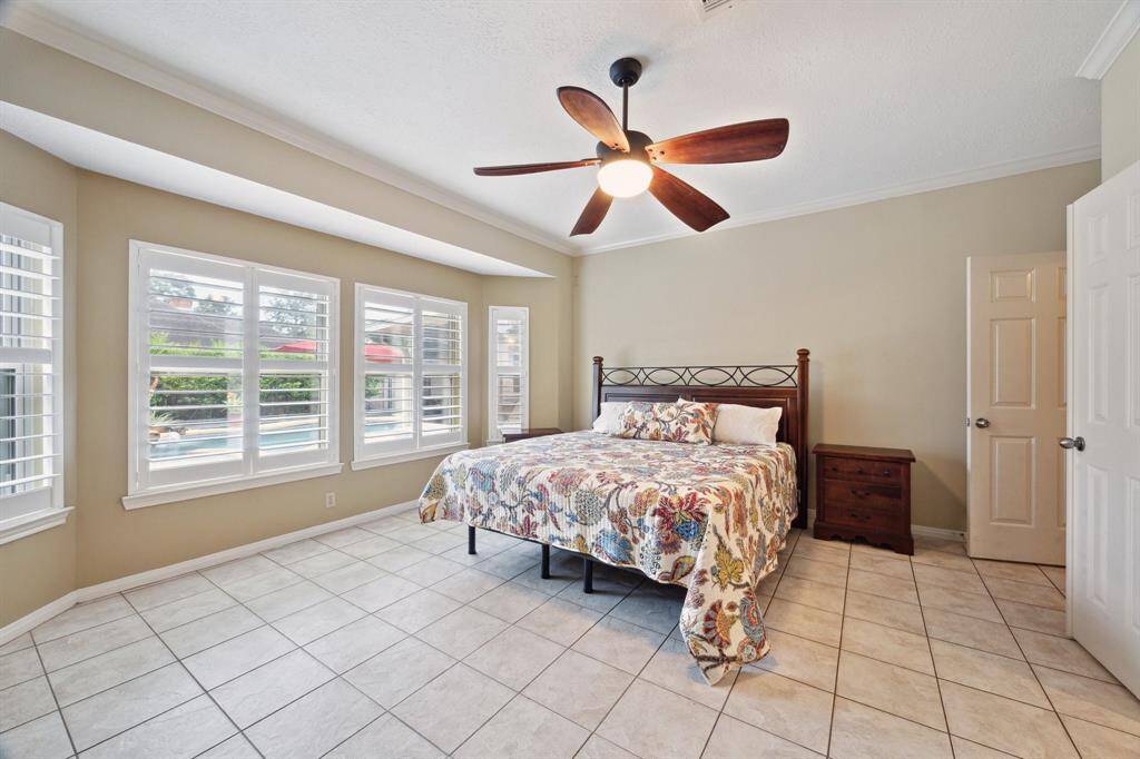 THE GRAND PRIMARY SUITE OFFERS PLENTY OF ROOM FOR LARGE FURNITURE.