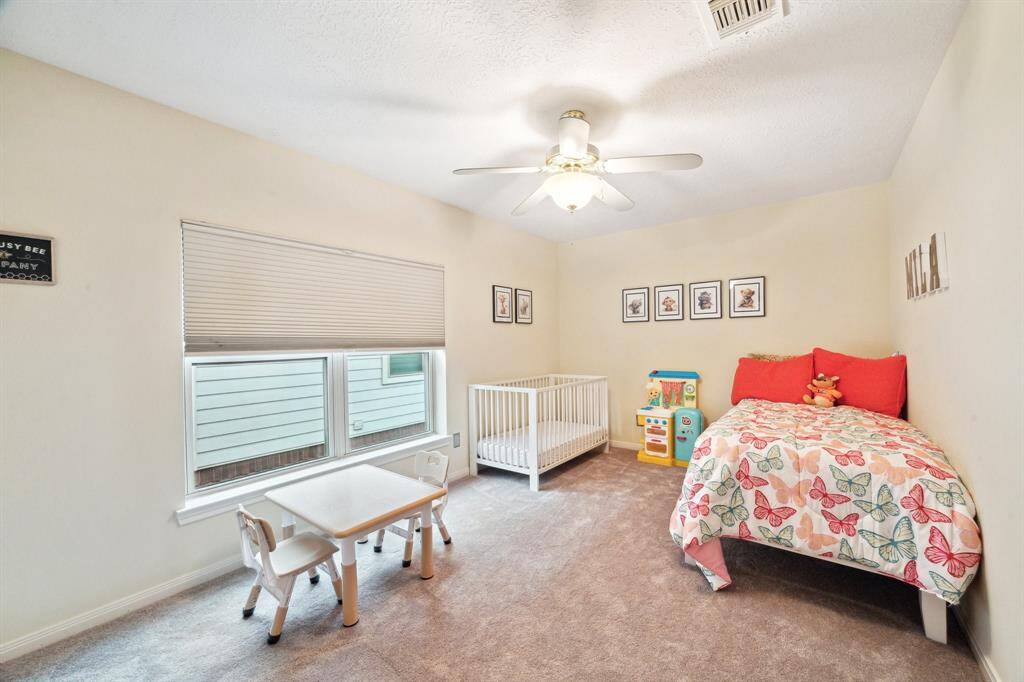2ND BEDROOM UP, CEILING FAN AND WALK -IN CLOSET, NEW CARPET!