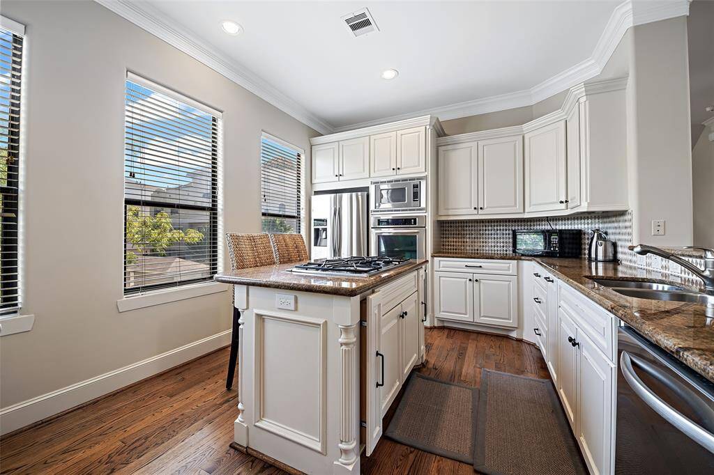 Kitchen w/ Island w/ seating and Bar w/ seating
