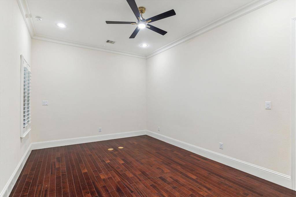 Bedroom 3 - Bedroom includes a private ensuite, wood flooring, new ceiling fan, shutters, neutral paint and 2 floor plugs... possible second home office opportunity.
