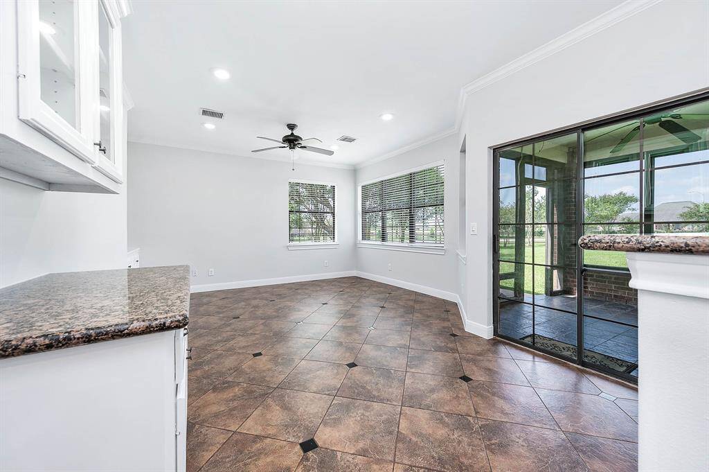 Breakfast room