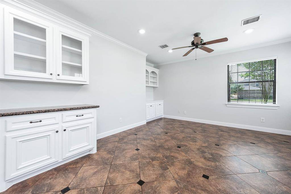 Large breakfast room with two built in cabinets  and bar seating