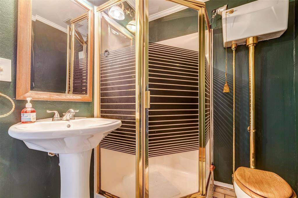 Full bath with access to outside