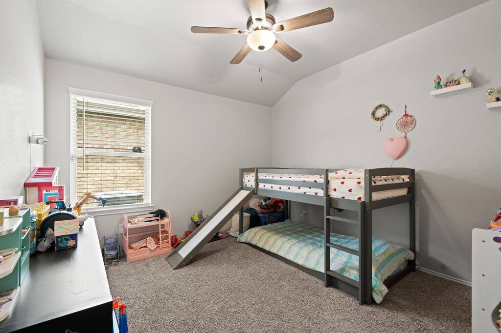 Bedroom 2/4!