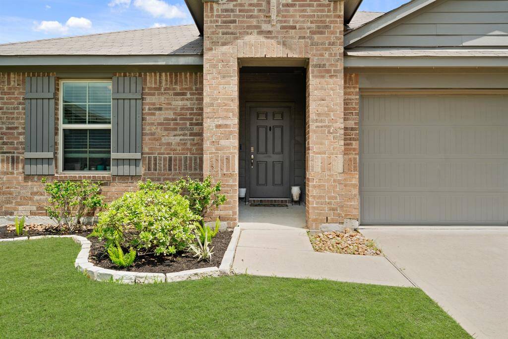 Stunning curb appeal!