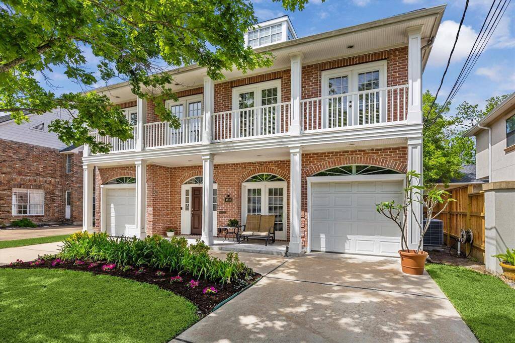 This beautiful home is located in the middle of the block on a cul de sac street.