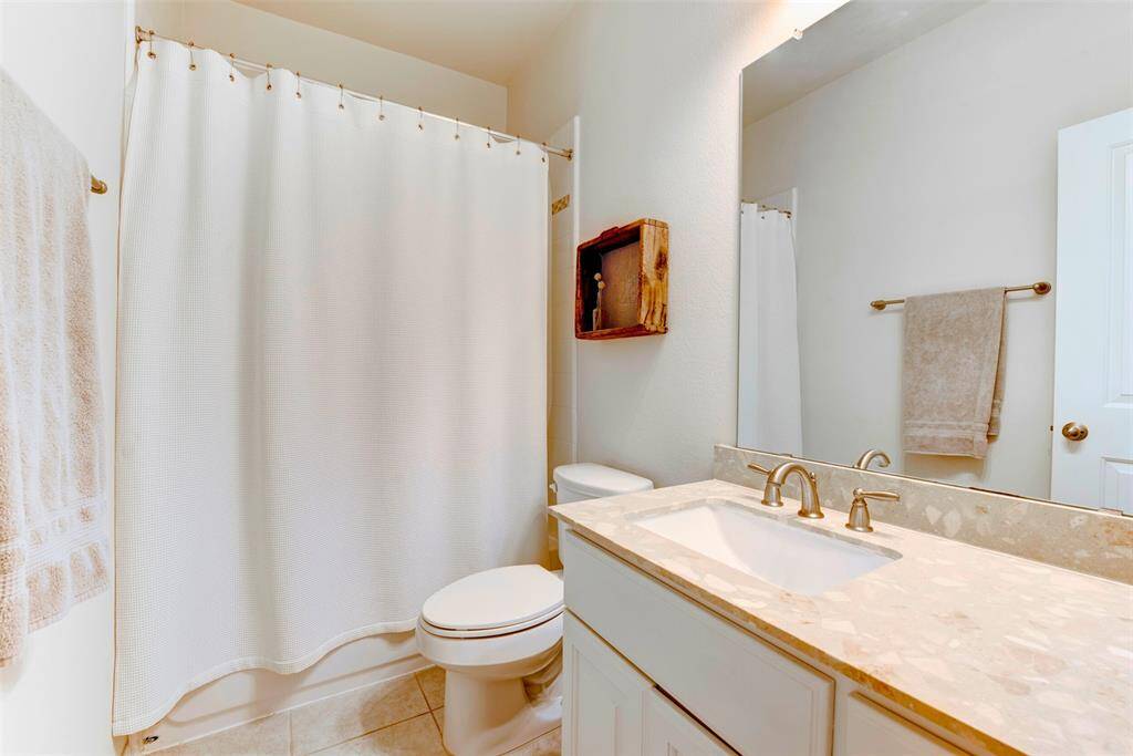 1st floor Guest Bathroom