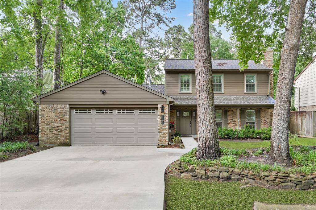 Welcome to 5 Hickory Oak Drive located in The Village of Panther Creek, Woodlands!
