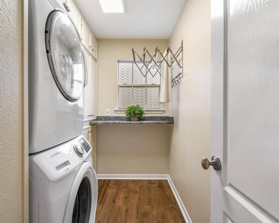 Great Utility room! The washer, dryer and refrigerator are included.